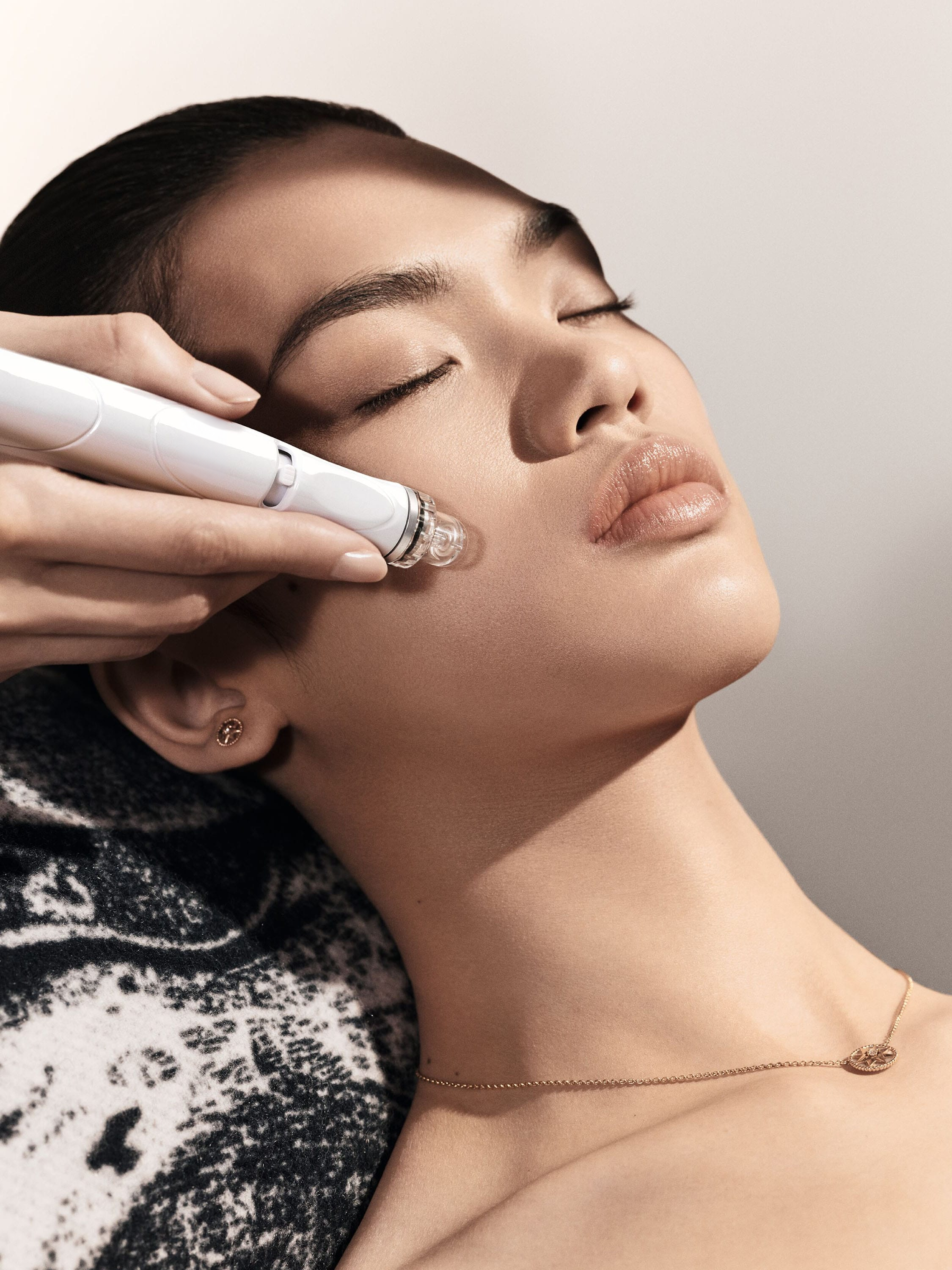 Kissing Light spa tool treatment