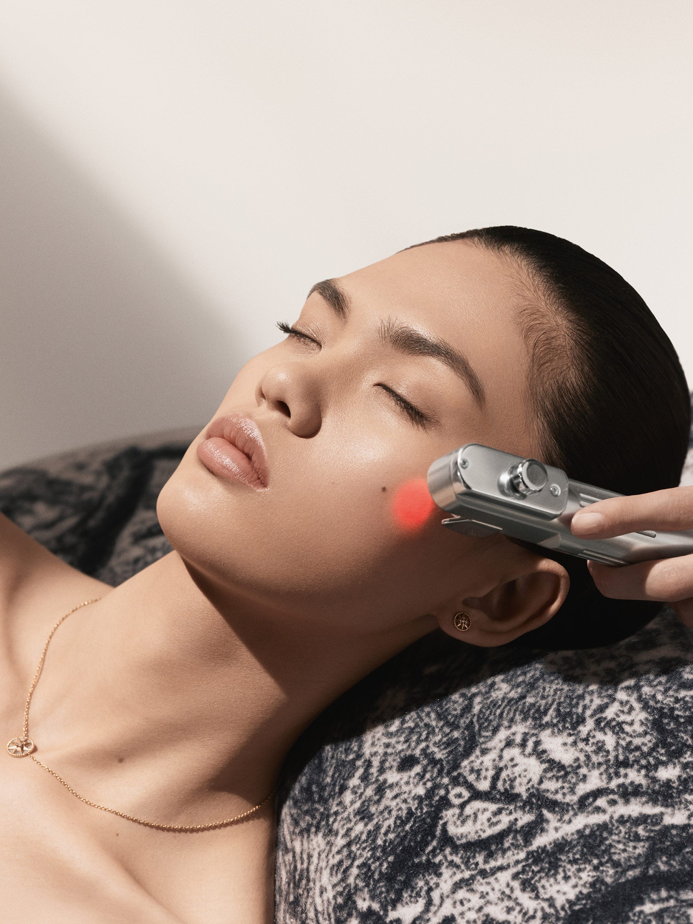 Kissing Light microdermabrasion treatment